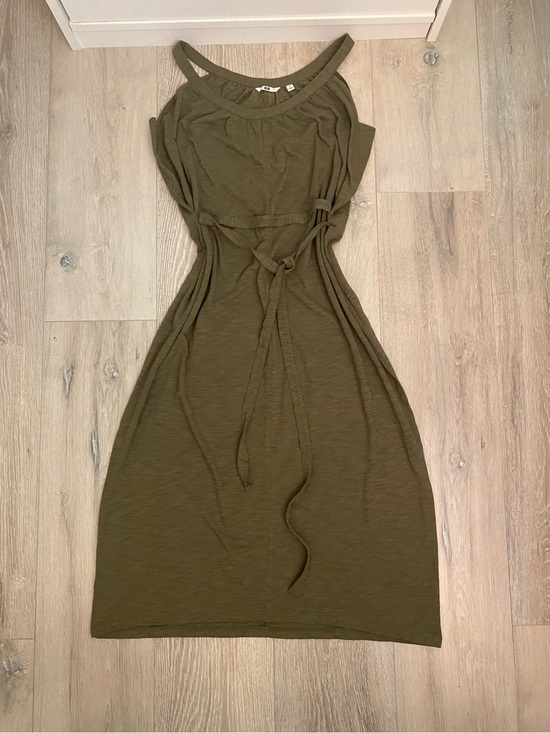 Uniqlo Dresses & Skirts - Uniqlo Olive Sleeveless Midi Dress with Waist Tie